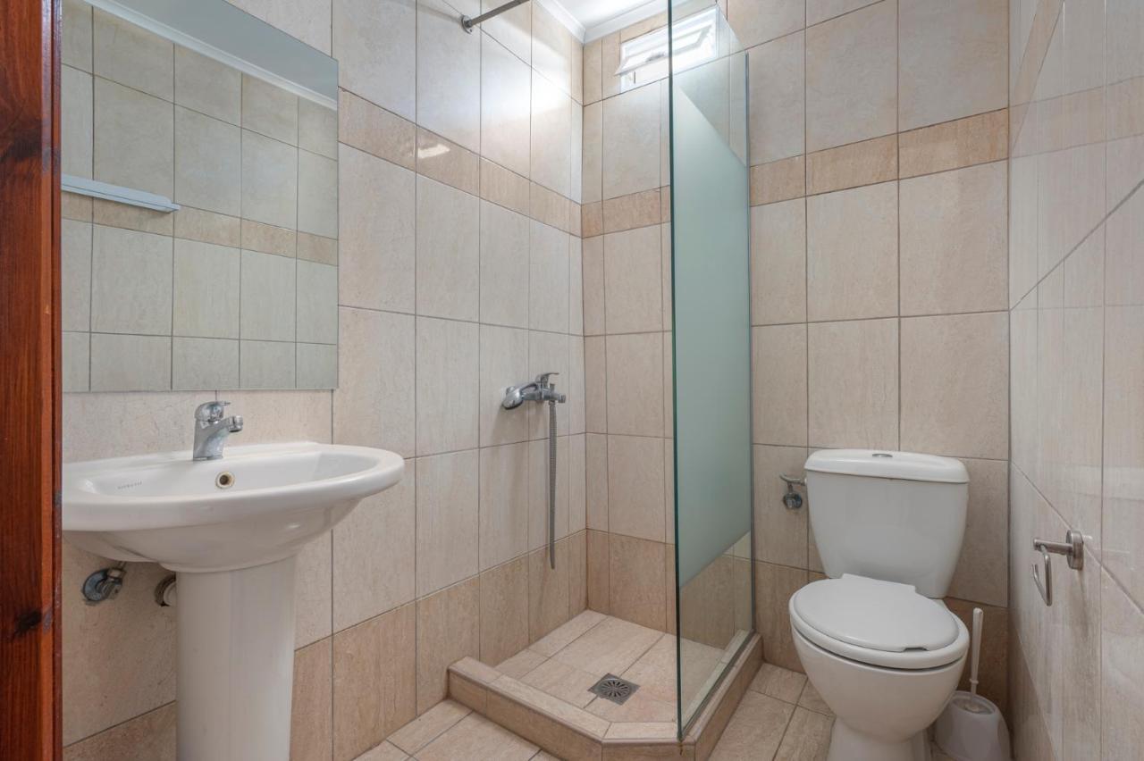 פפקוהורי Adonis Hotel מראה חיצוני תמונה