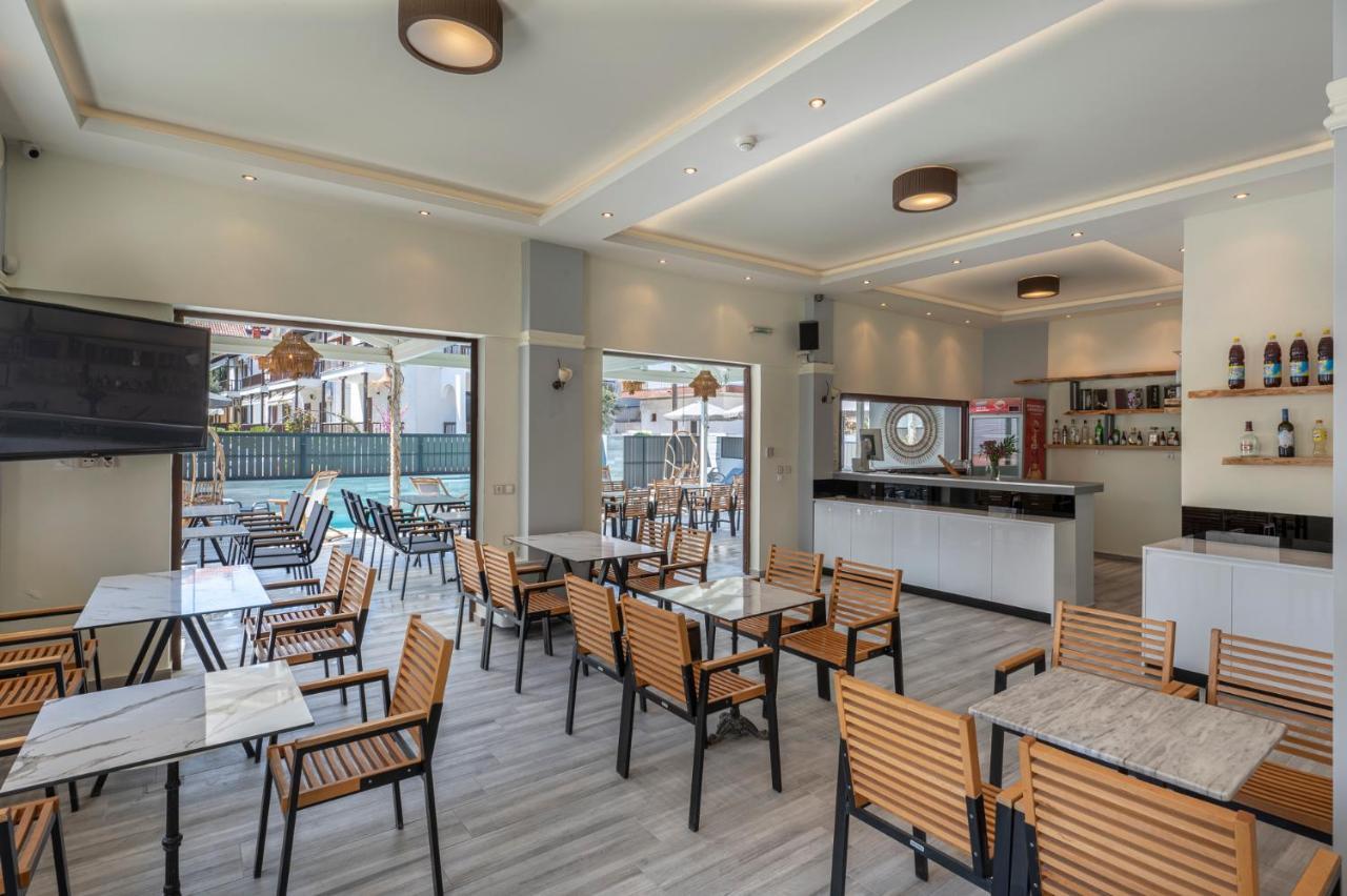 פפקוהורי Adonis Hotel מראה חיצוני תמונה